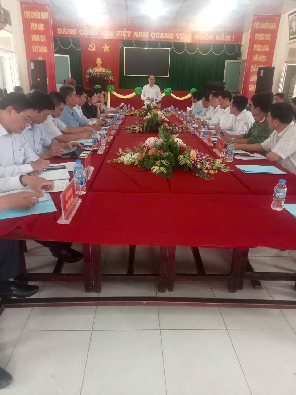 ĐOÀN CÔNG TÁC TỈNH ỦY TỈNH VĨNH LONG ĐẾM THĂM 
VÀ LÀM VIỆC TẠI XÃ THỚI THUẬN
