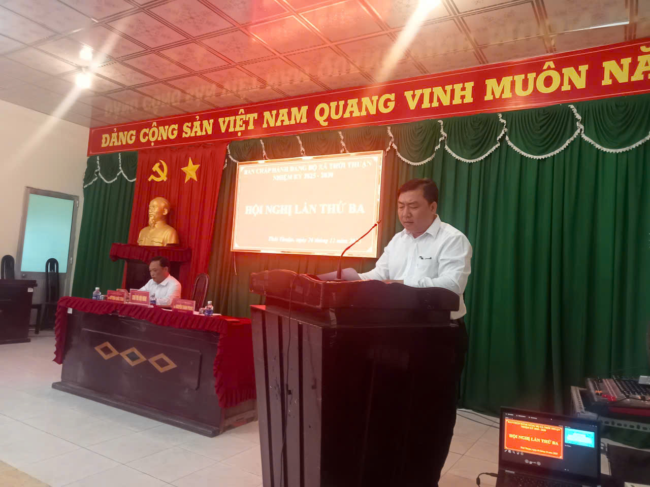 ĐẢNG BỘ XÃ THỚI THUẬN, TỈNH VĨNH LONG TỔ CHỨC HỘI NGHỊ TỔNG KẾT TÌNH HÌNH THỰC HIỆN NGHỊ QUYẾT ĐẢNG BỘ NĂM 2025